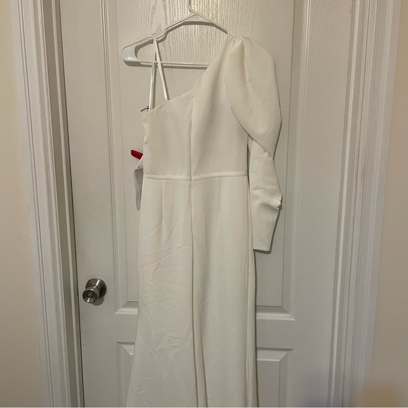 Mac Duggal White One-Shoulder Juliet Sleeve Asymmetric Neck Gown - Picture 5 of 8